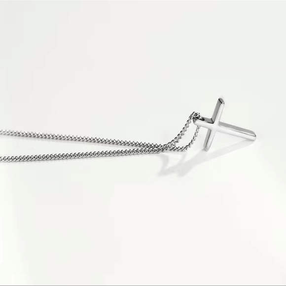 Minimalist Style Silvery Cross Pendant Necklace - Picture 2 of 6